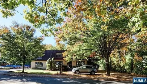 36 Farview Terrace Paramus NJ 07652