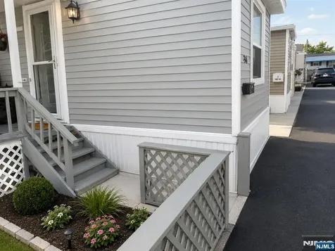 55 Helen Moonachie NJ 07074