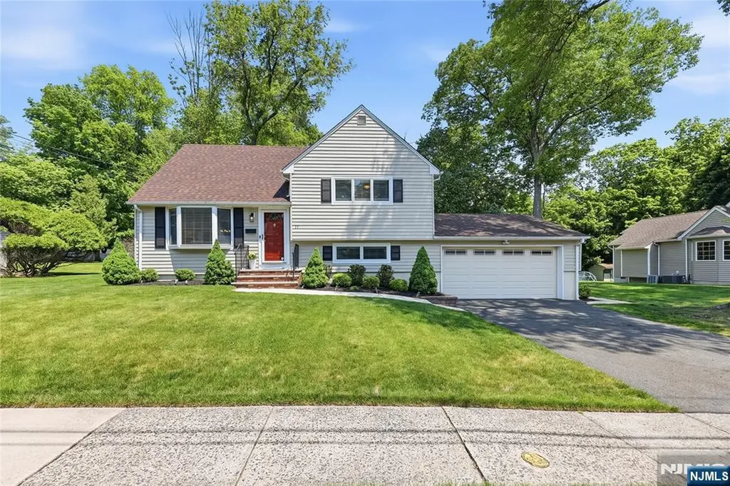 77 White Pond Road Waldwick NJ 07463