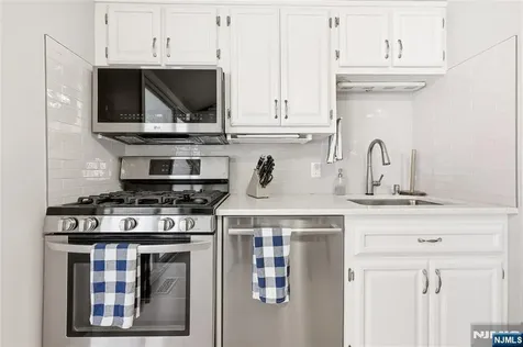 77 White Pond Road Waldwick NJ 07463