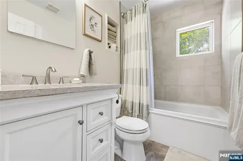 77 White Pond Road Waldwick NJ 07463