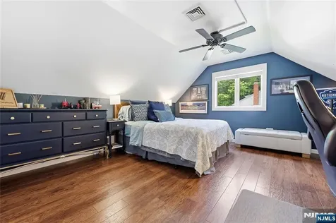 77 White Pond Road Waldwick NJ 07463