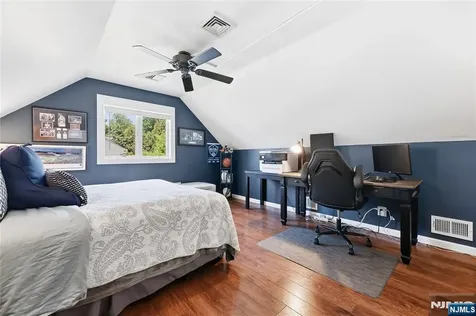77 White Pond Road Waldwick NJ 07463