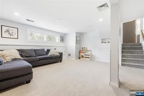 77 White Pond Road Waldwick NJ 07463