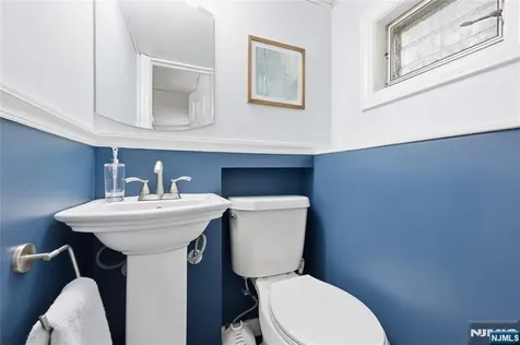 77 White Pond Road Waldwick NJ 07463