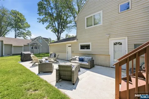 77 White Pond Road Waldwick NJ 07463