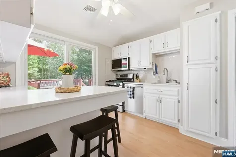 77 White Pond Road Waldwick NJ 07463