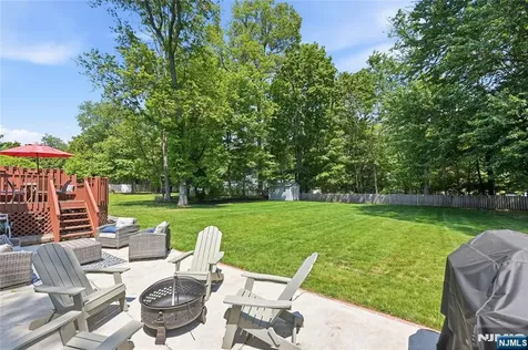 77 White Pond Road Waldwick NJ 07463