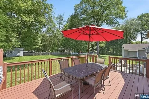 77 White Pond Road Waldwick NJ 07463