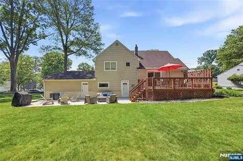77 White Pond Road Waldwick NJ 07463
