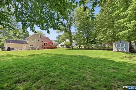 77 White Pond Road Waldwick NJ 07463
