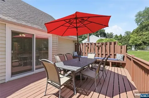 77 White Pond Road Waldwick NJ 07463