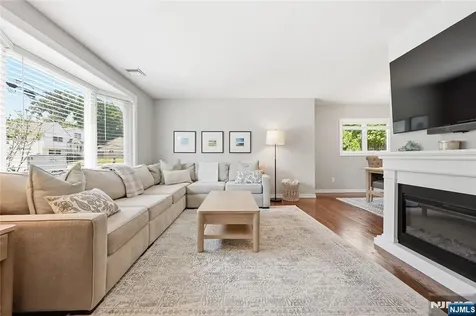 77 White Pond Road Waldwick NJ 07463