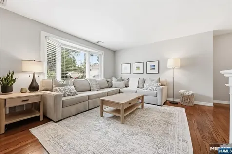 77 White Pond Road Waldwick NJ 07463