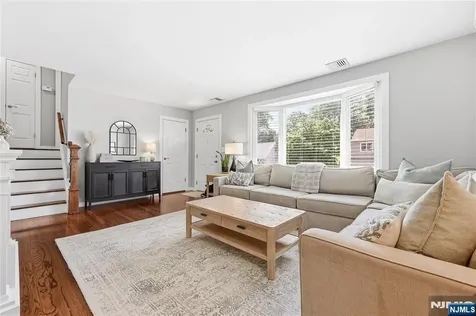 77 White Pond Road Waldwick NJ 07463