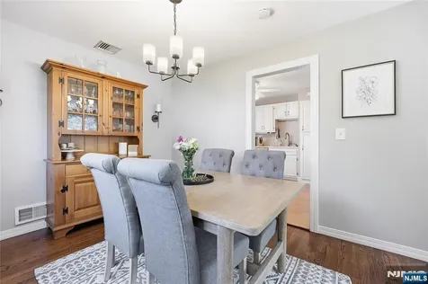 77 White Pond Road Waldwick NJ 07463