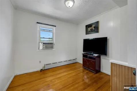 28 Sylvan Avenue Bergenfield NJ 07621