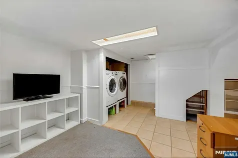 28 Sylvan Avenue Bergenfield NJ 07621