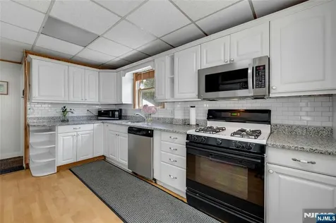 28 Sylvan Avenue Bergenfield NJ 07621