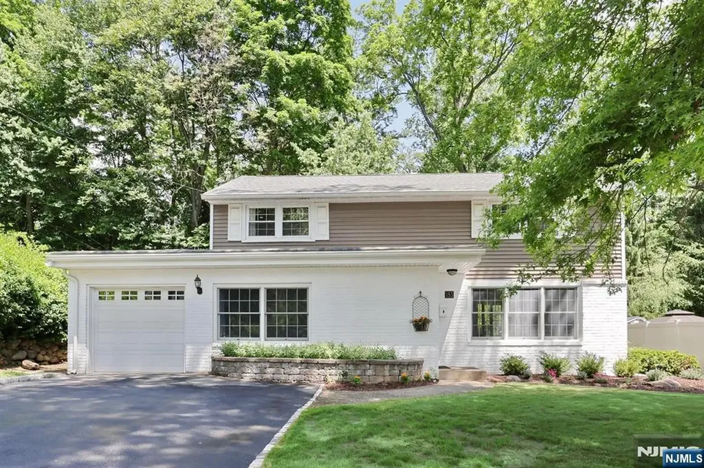 153 Bergen Avenue Waldwick NJ 07463
