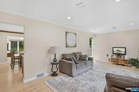79 Winding Way Cedar Grove NJ 07009