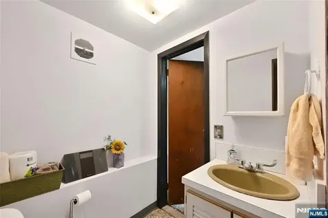 347 Chestnut Avenue South Hackensack NJ 07606