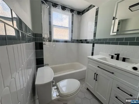 138 Carlton Avenue East Rutherford NJ 07073