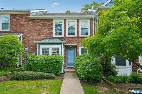 53 Woodledge Court Rockaway Township NJ 07866