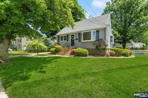 5 Oakwood Terrace Bloomingdale NJ 07403