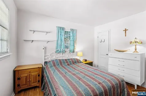 5 Oakwood Terrace Bloomingdale NJ 07403