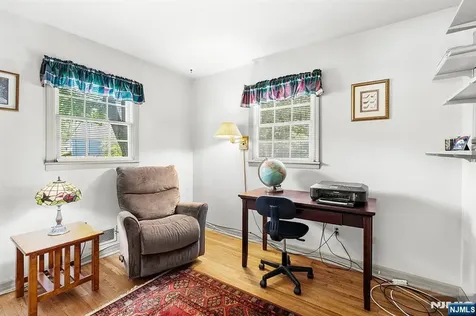 5 Oakwood Terrace Bloomingdale NJ 07403