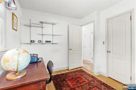 5 Oakwood Terrace Bloomingdale NJ 07403