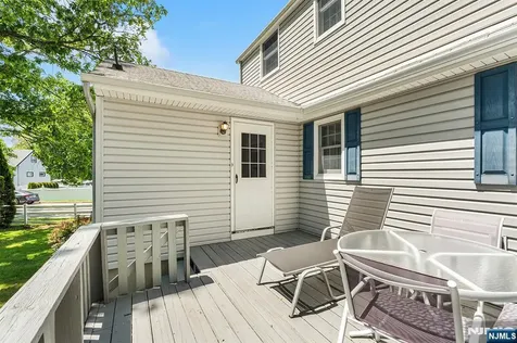 5 Oakwood Terrace Bloomingdale NJ 07403