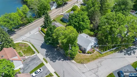 5 Oakwood Terrace Bloomingdale NJ 07403