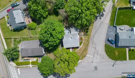 5 Oakwood Terrace Bloomingdale NJ 07403