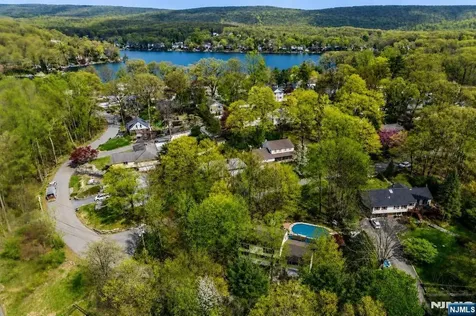 33 Brooksyde Avenue Ringwood NJ 07456