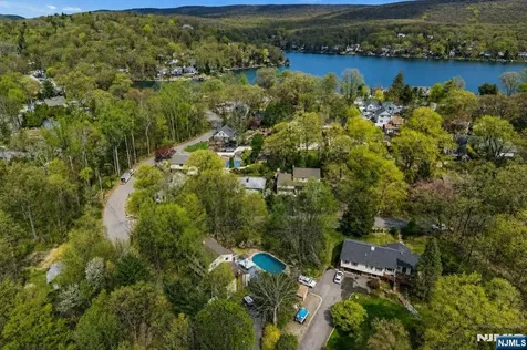 33 Brooksyde Avenue Ringwood NJ 07456