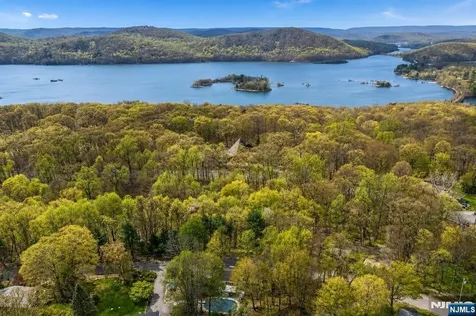 33 Brooksyde Avenue Ringwood NJ 07456