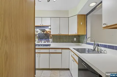 33 Cedarwood Terrace Woodland Park NJ 07424