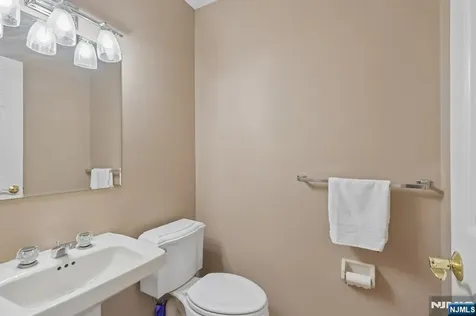 33 Cedarwood Terrace Woodland Park NJ 07424