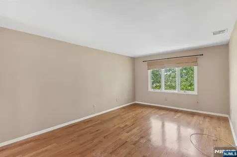 33 Cedarwood Terrace Woodland Park NJ 07424