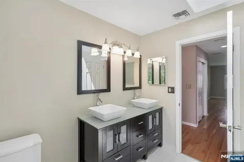 33 Cedarwood Terrace Woodland Park NJ 07424