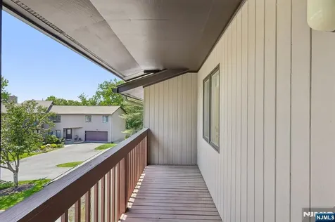 33 Cedarwood Terrace Woodland Park NJ 07424