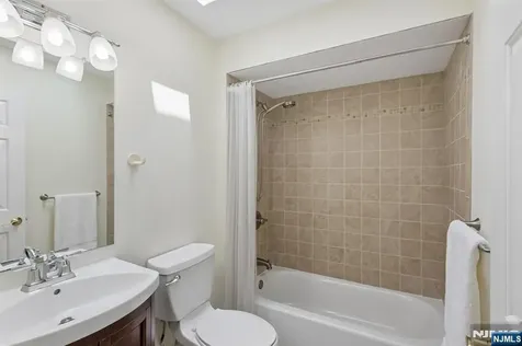 33 Cedarwood Terrace Woodland Park NJ 07424
