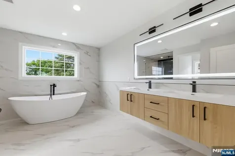 137 Platt Avenue Saddle Brook NJ 07663