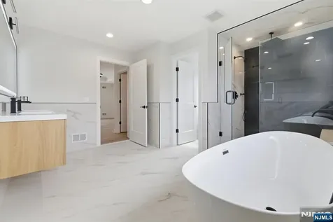 137 Platt Avenue Saddle Brook NJ 07663