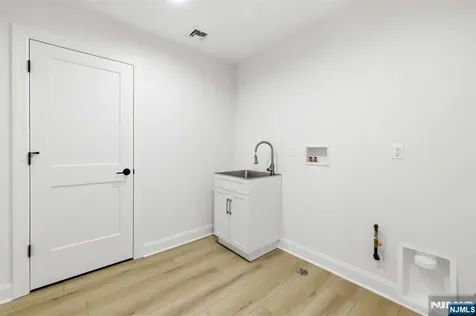 137 Platt Avenue Saddle Brook NJ 07663