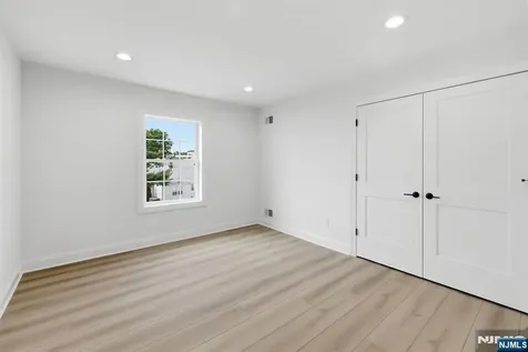 137 Platt Avenue Saddle Brook NJ 07663