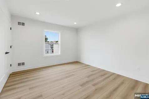 137 Platt Avenue Saddle Brook NJ 07663