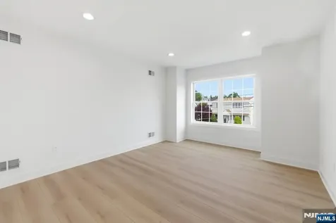 137 Platt Avenue Saddle Brook NJ 07663